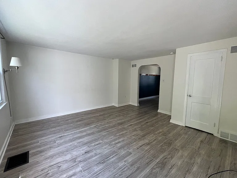 851 Fountain Ave — Photo 2