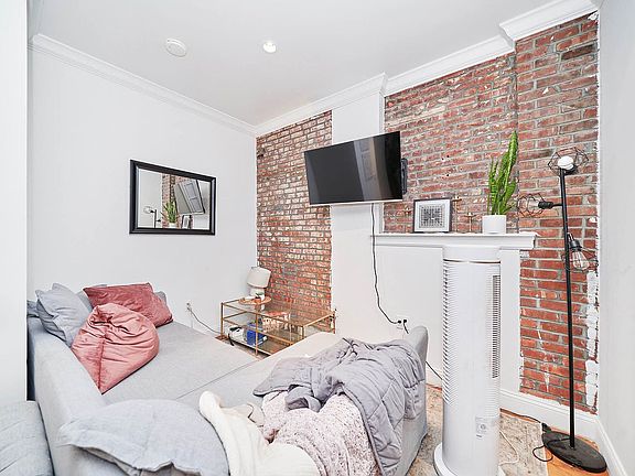 3rd image of 233 E 82nd St #1CD