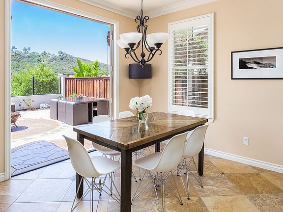 Lovely Indoor/Outdoor Dining