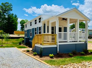 67 Highland Hollow Ln, Flat Rock, NC 28731