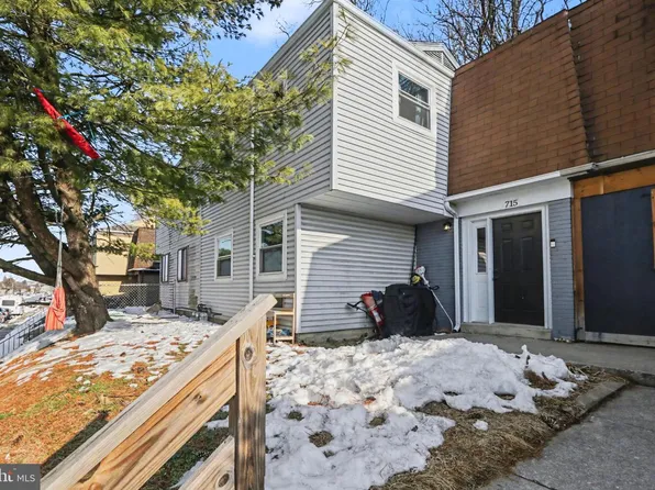 715 Saint Marys Dr, Steelton, PA 17113