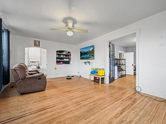 4th image of 914 State St