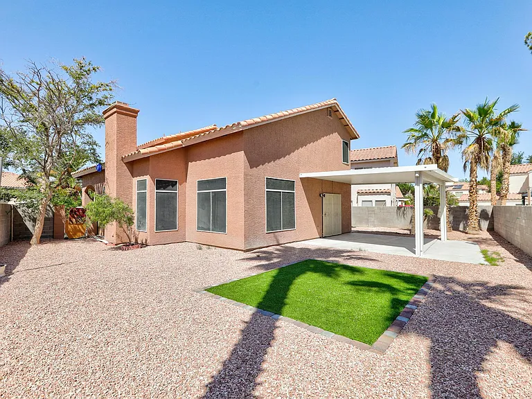 Casa Verde Dr — Photo 10