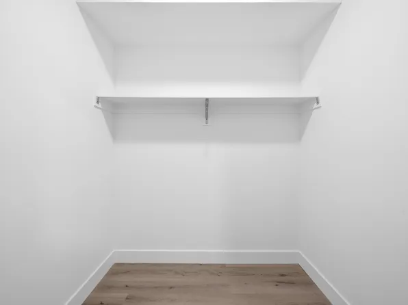 17 Avenue East image 45 of 65