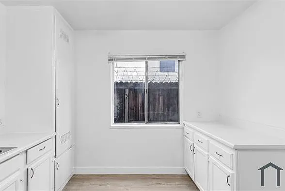 6537 Woodley Ave — Photo 12