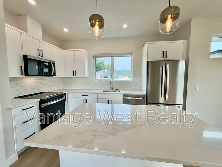 306 Sumac Rd W — Photo 3