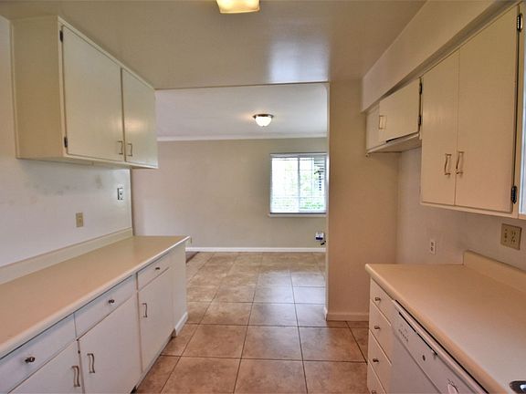 4th image of 464 S Orchard Ave
