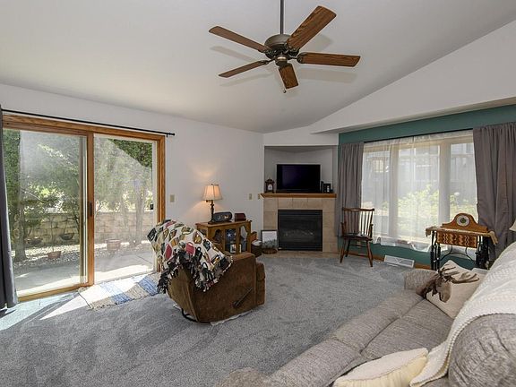 3rd image of 966 Bay View CIRCLE