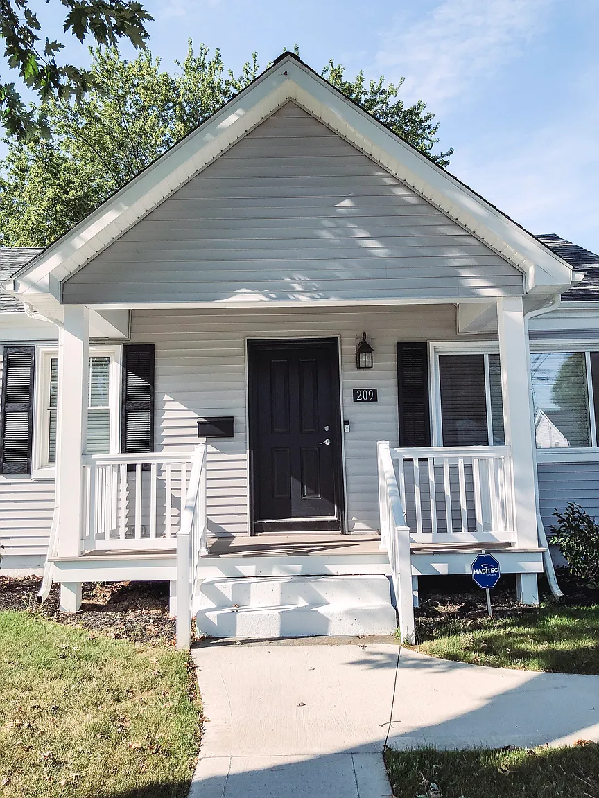 209 Schiller Ave photo 1