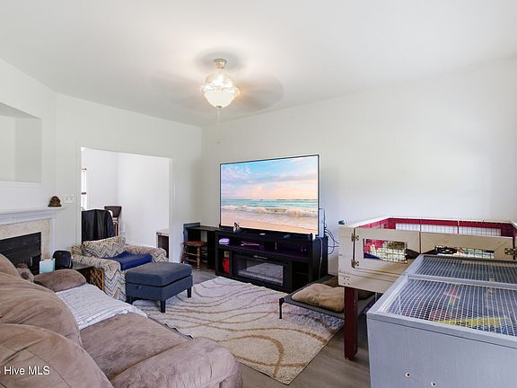 3rd image of 120 Farina Drive