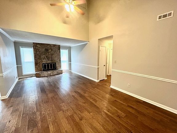 3rd image of 1021 Sharpsburg Dr SE