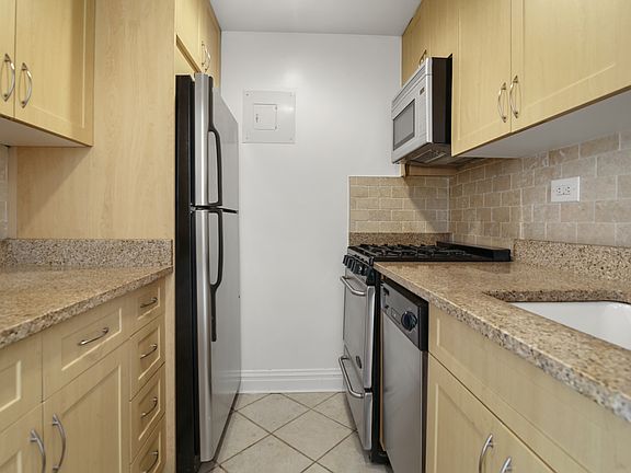 5th image of 141 E 33rd St APT 16c