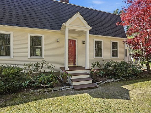 3rd image of 571 W Pelham Rd