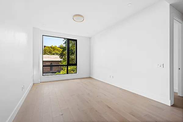 Living room, photo 2