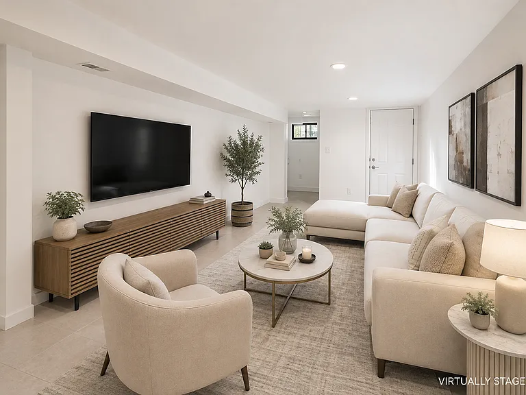 1879 Linden St #1R — Photo 6