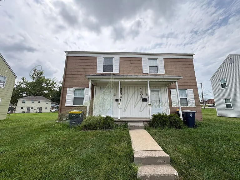 9506 Harrison St — Photo 1
