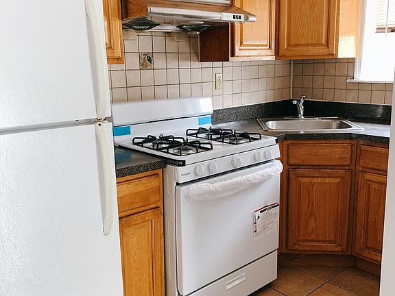 4th image of 445 Quincy Ave Floor 1