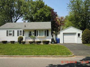 36 Notre Dame St, Springfield, MA 01104