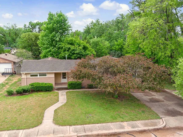 1019 Somerset Dr, Salina, KS 67401