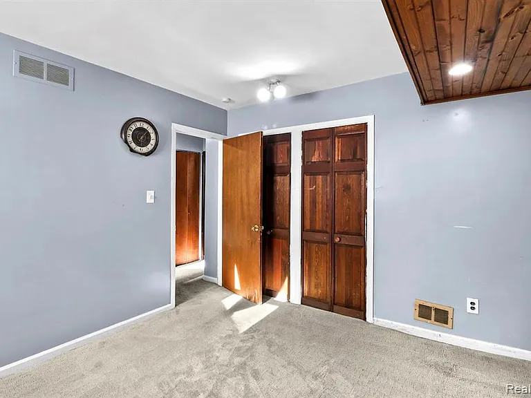 25016 Lehigh St — Photo 8