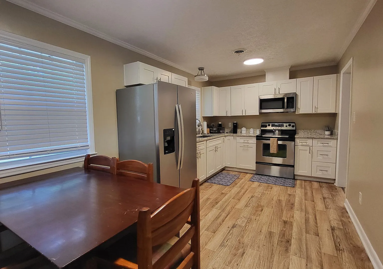 3 Bedroom, 1 Bath Furnished Ranch Style Home — Photo 2