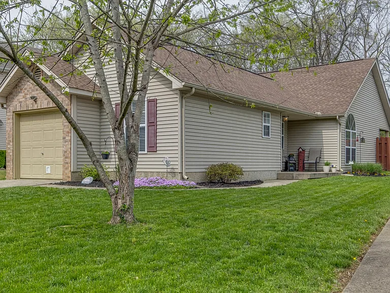 4002 Farmingham Woods Dr — Photo 2