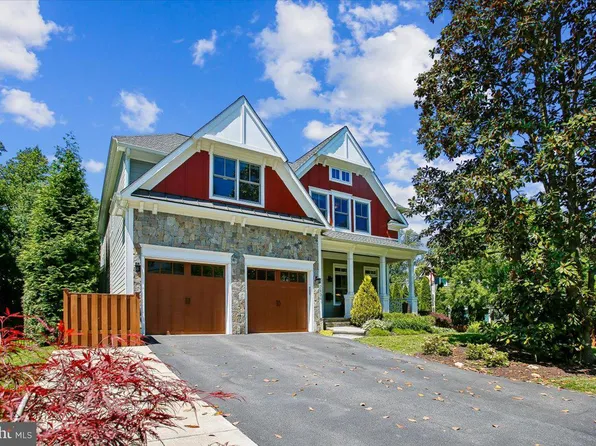 2134 Emilys Ln, Falls Church, VA 22043