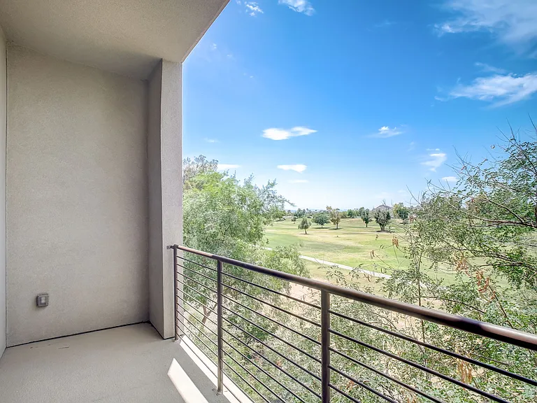 Dusk Scottsdale Apartments — Photo 23