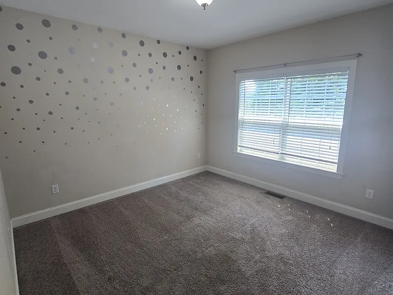 Guest bedroom #1