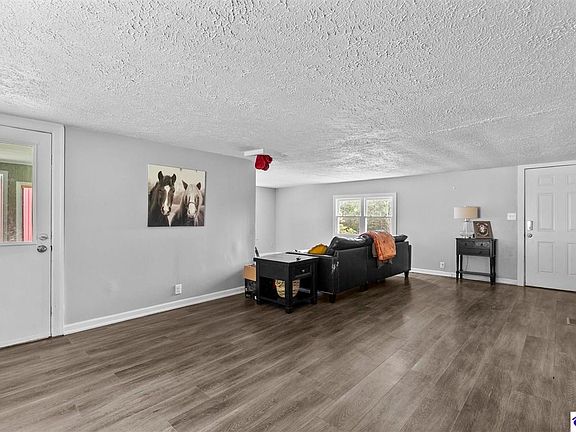 4th image of 2088 Pine Ridge Rd