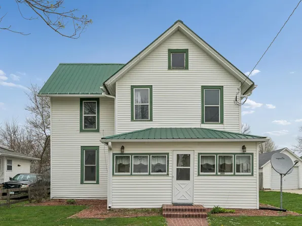 107 W Elm St, Strawberry Point, IA 52076