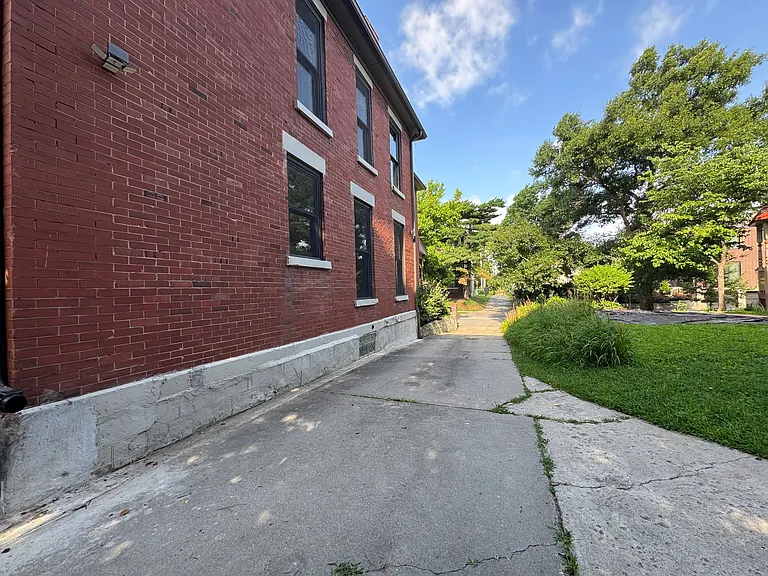 3011 Grand Ave — Photo 38