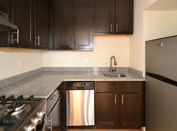 4th image of 4737 N Hermitage Ave APT 108
