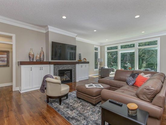1050 Fox Hill Ln SW, Rochester, MN 55902
