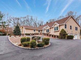 31 Riverview Ter, Smithtown, NY 11787