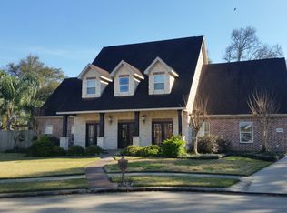 1831 Lindsay Ln, Port Neches, TX 77651