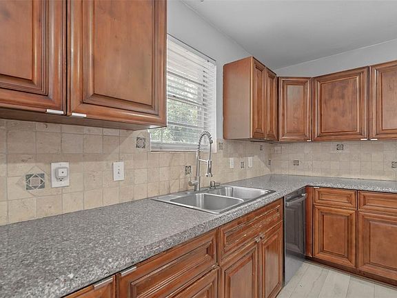3rd image of 2546 Lazydale Dr