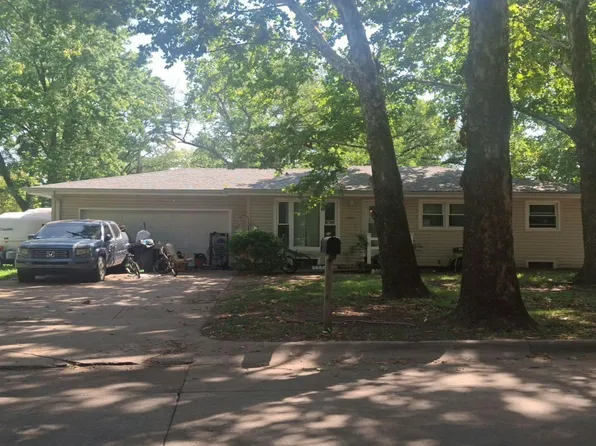 1920 Strong Ave, Manhattan, KS 66502