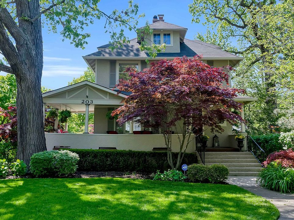 1st image of 203 Woodbine Ave