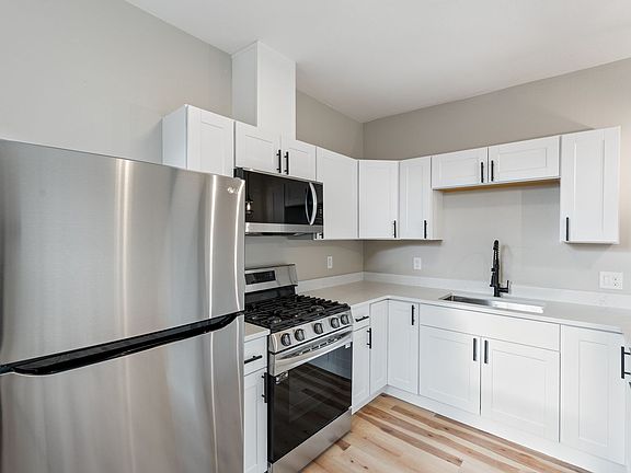 2nd image of 3433-3451 SE Belmont St #8