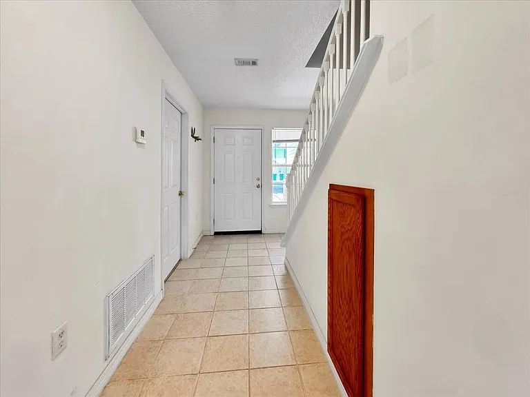 994 Scenic Oak Ln — Photo 2
