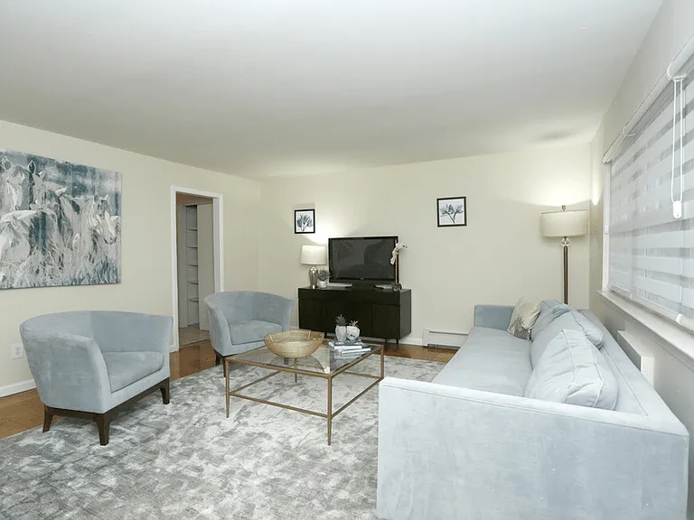 18 Regency Manor Dr — Photo 17