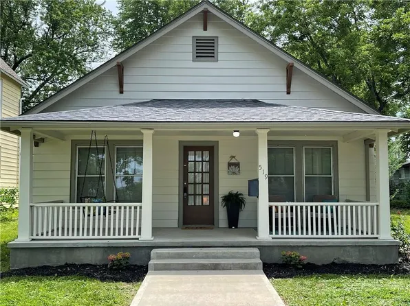 519 Walnut St, Leavenworth, KS 66048