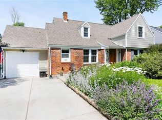 149 S Forest Rd, Williamsville, NY 14221