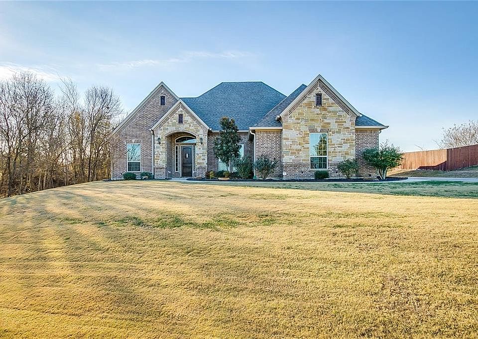1st image of 130 Saddle Horn Ln