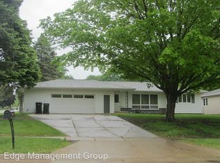 2304 Primrose Dr, Cedar Falls, IA 50613