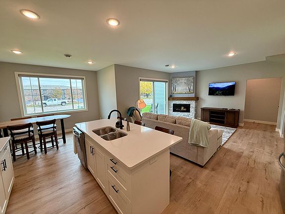 3rd image of 329 Martinson Blvd