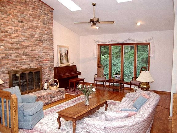 5th image of 19 Innisbrook Dr