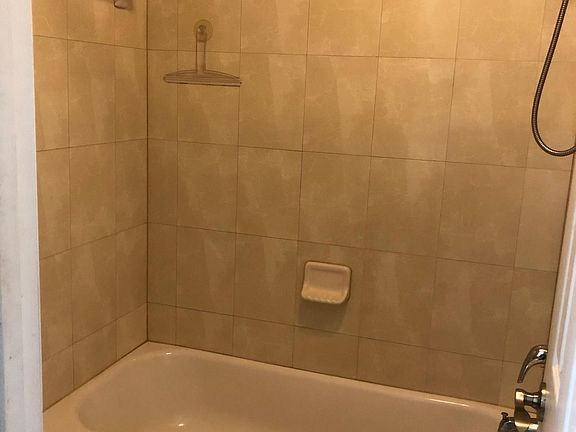 4th image of 405 Augusta Dr