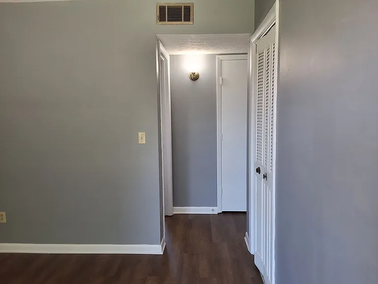 253 University Dr — Photo 6
